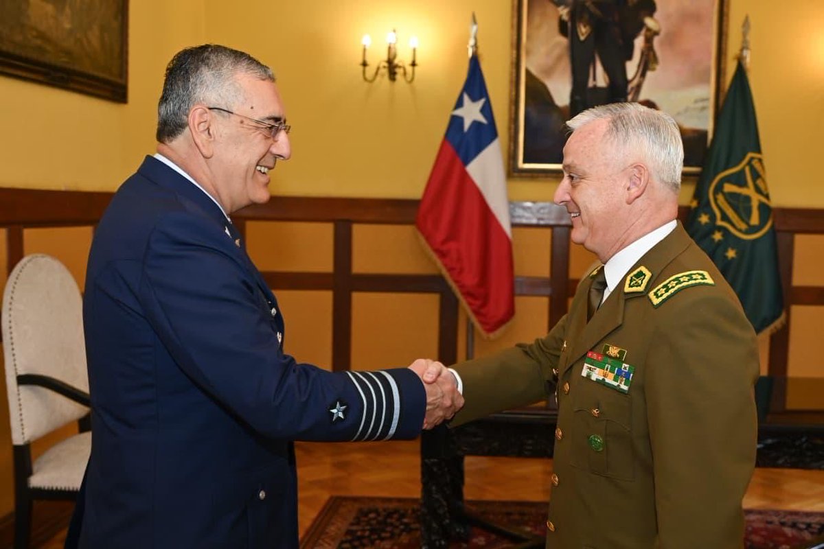 Fuerza Aérea de Chile tweet media