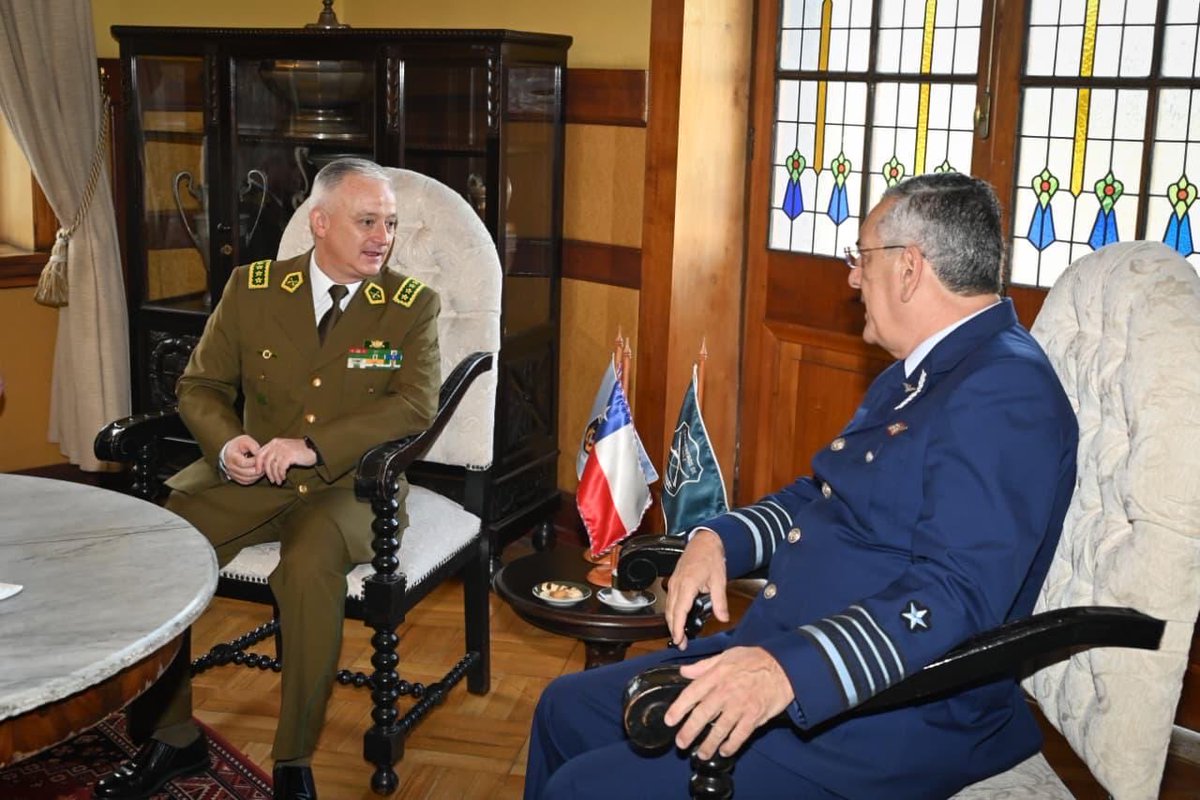 Fuerza Aérea de Chile tweet media
