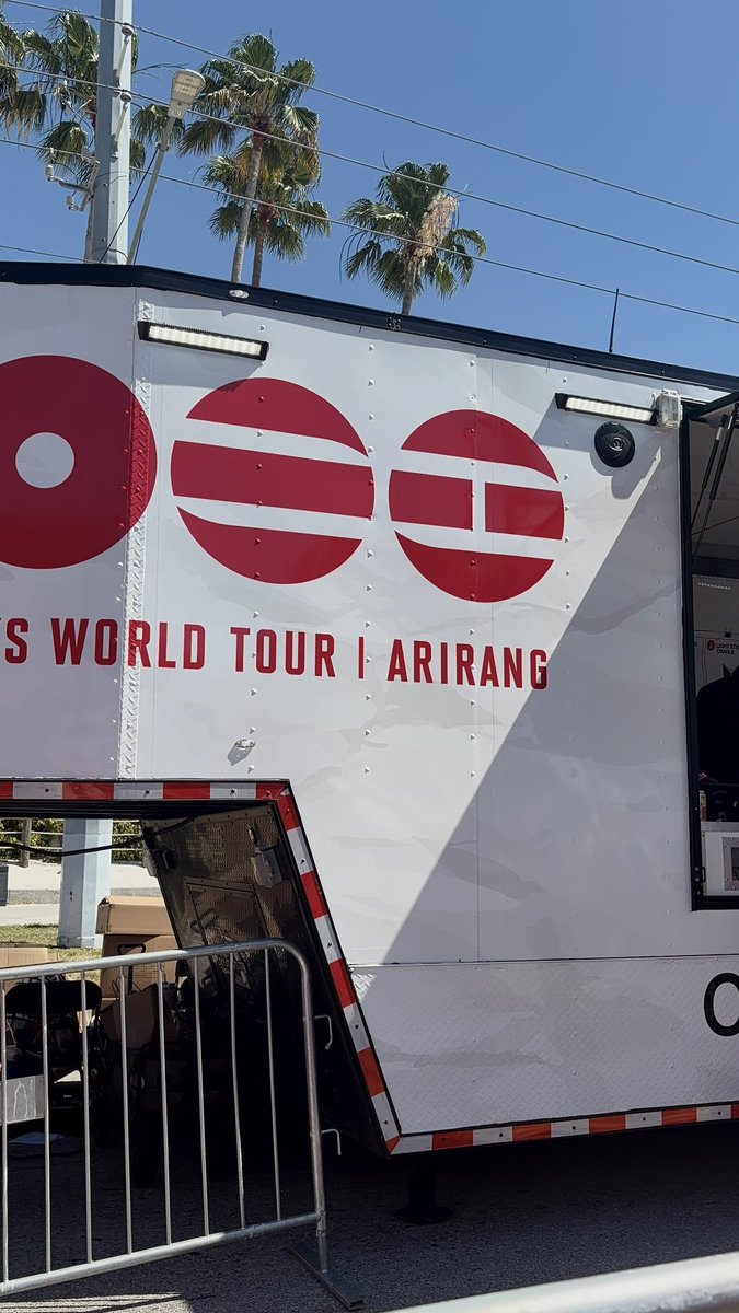 balallaalaa's tweet image. Securing my BTS tour merch 🤍❤️🥹 #btsarmy #arirang #tampa