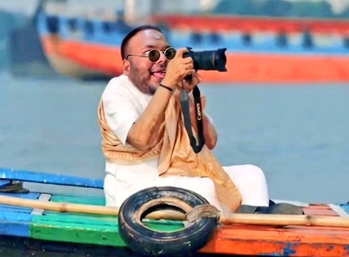 Mahamanav ka aaj ka durlabh chitra. Lo bhakto darshan karlo 
Khikhikhikhi 😂