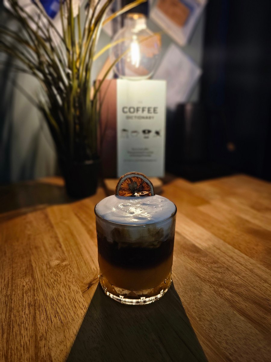 ashafiqbal's tweet image. Espresso + Orange Juice + Buttercream. When you are super duper Regular. You can customise your drink 🤣🤣🤣 Let me enjoy the Signature Coffee Night. Yeay, quite immune to Coffee @isabel_klp48 .
#coffeeholic