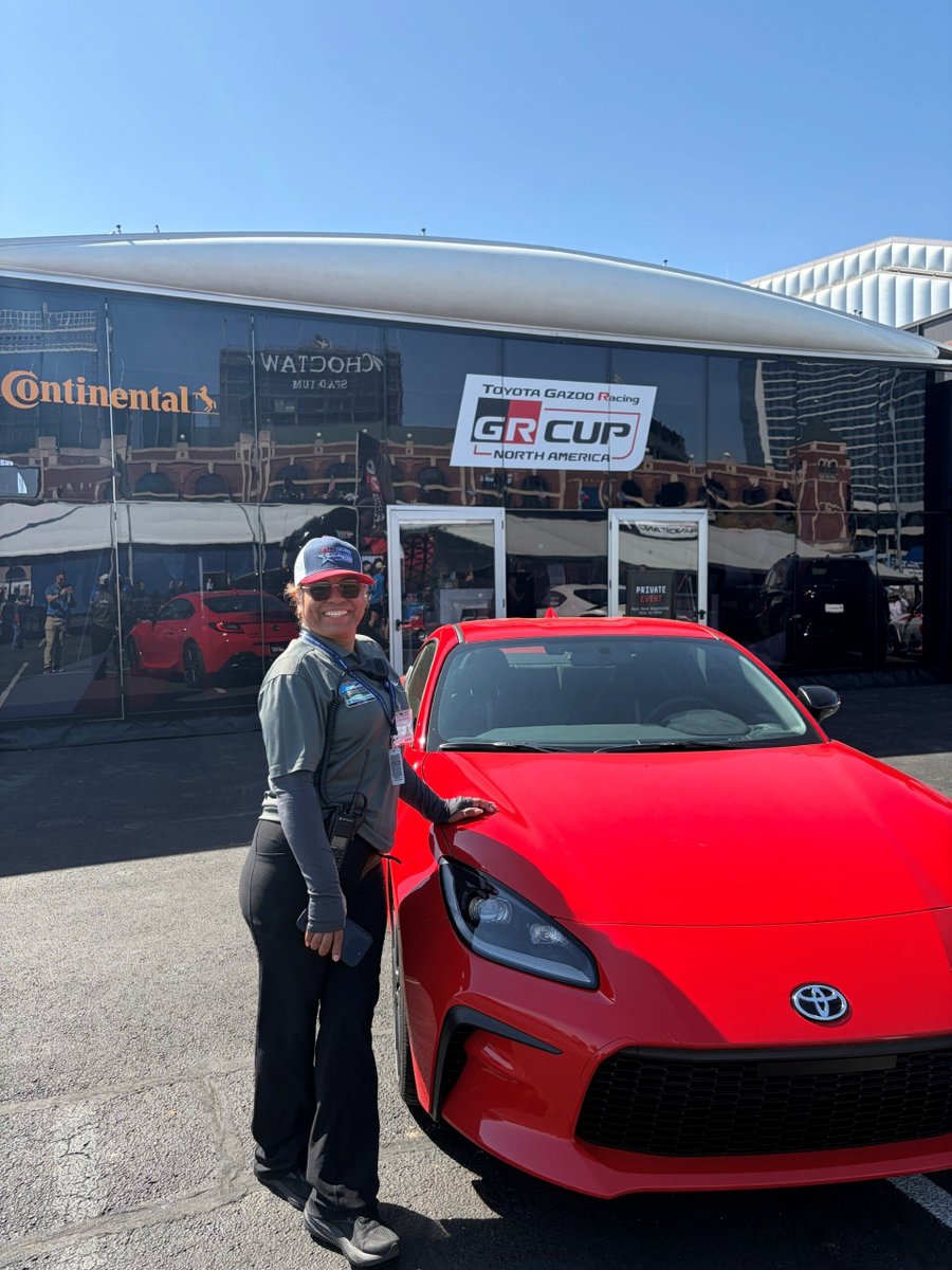 JaniKingClean's tweet image. 🏁 Race to Success! 🏁
Huge shoutout to one of our true "superstar" franchisees, Tony LaFarga, owner of Pacific Solutions, LLC, for an incredible performance at the Java House Grand Prix of Arlington! 
#JaniKing #SuccessStory #IMS #IndianapolisMotorSpeedway #TexasRangers
