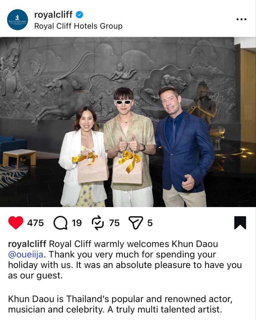 เอาดีดีแกร พตอฮีเติบโตขึ้นมากนะ ㅠㅠ

Khun Daou is Thailand's popular and renowned actor, musician and celebrity. A truly multi talented artist.

มียศมาก ฮรืออออขอร้องอีกรอบ ㅠㅠ ฟีลๆเซเรปเด้ออ้าย ละฮีแต่งตัวชิวชิวได้หล่อมาก ออร่าพี่ดาราสุบบบบ

꒰ #ต้าห์อู๋ #DAOU #oueiija ꒱