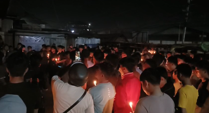 NELiveTV's tweet image. The Kuki students organisation Churachandpur holds candlelight vigil at Sumkong Kaihmun Tuibong in honour of 2 Kuki village volunteers killed today

#northeast #northeastlive #manipur