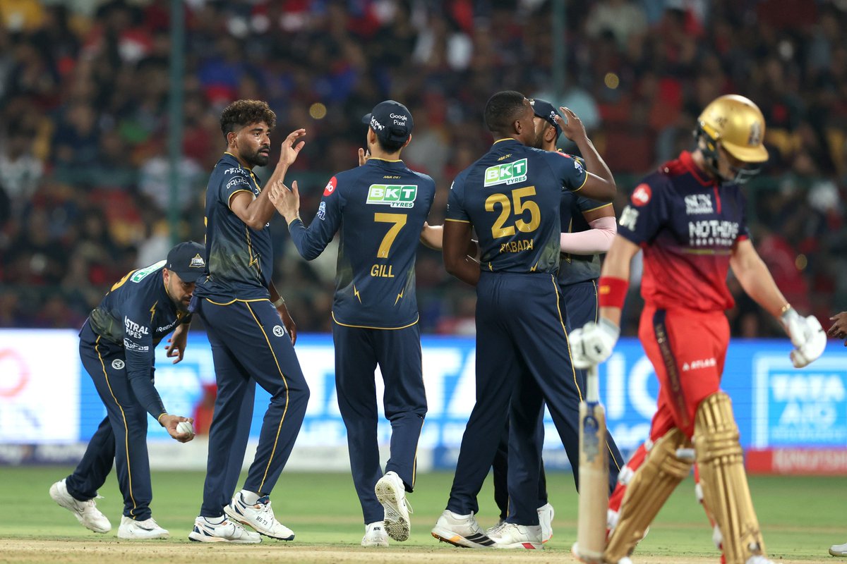 IPL's tweet image. First wicket for #GT ☝️

Mohd. Siraj sends back Jacob Bethell to fetch the first breakthrough 👊

Updates ▶️ bit.ly/TATAIPL-2026-34

#TATAIPL | #KhelBindaas | #RCBvGT