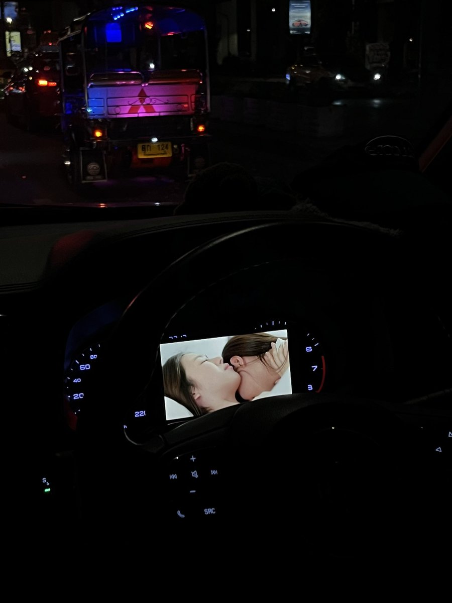 ป๊อกแป๊ก24 เมษาลางานไปดูFulfill🤓 tweet media