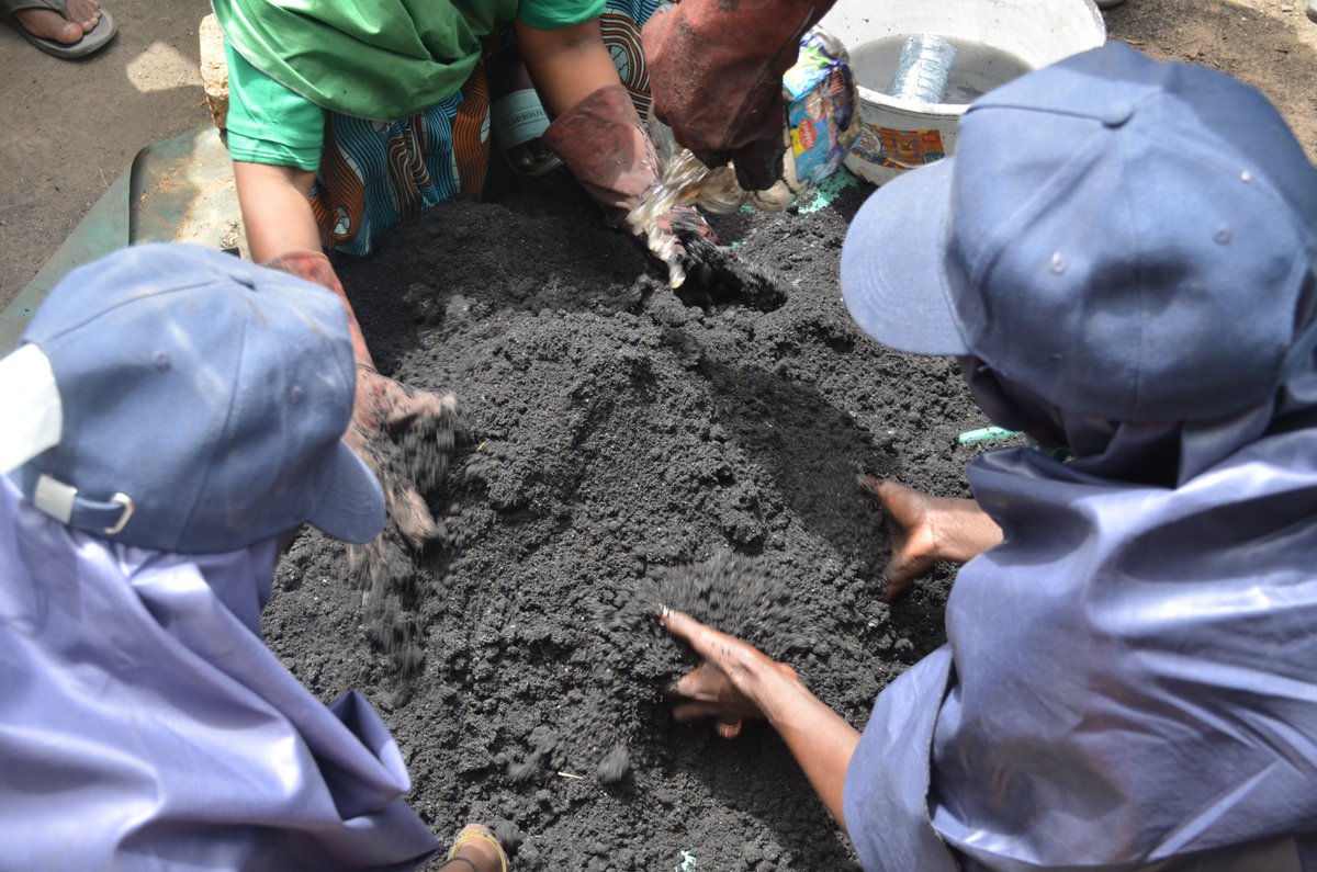 PACE_Nigeria's tweet photo. Waste → Energy → Income

120 women &amp; youth in Jigawa are turning agri-waste + typha grass into clean fuel; cutting deforestation, reducing smoke &amp; creating livelihoods. https://t.co/Zw2vF93kQQ