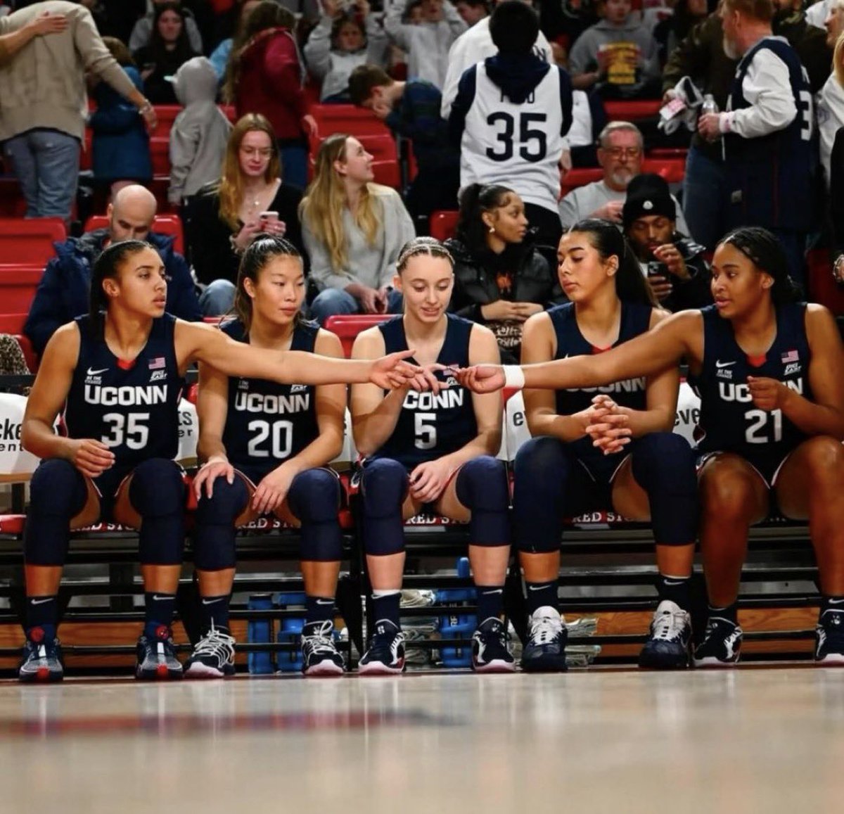 paige bueckers and azzi fudd tweet media