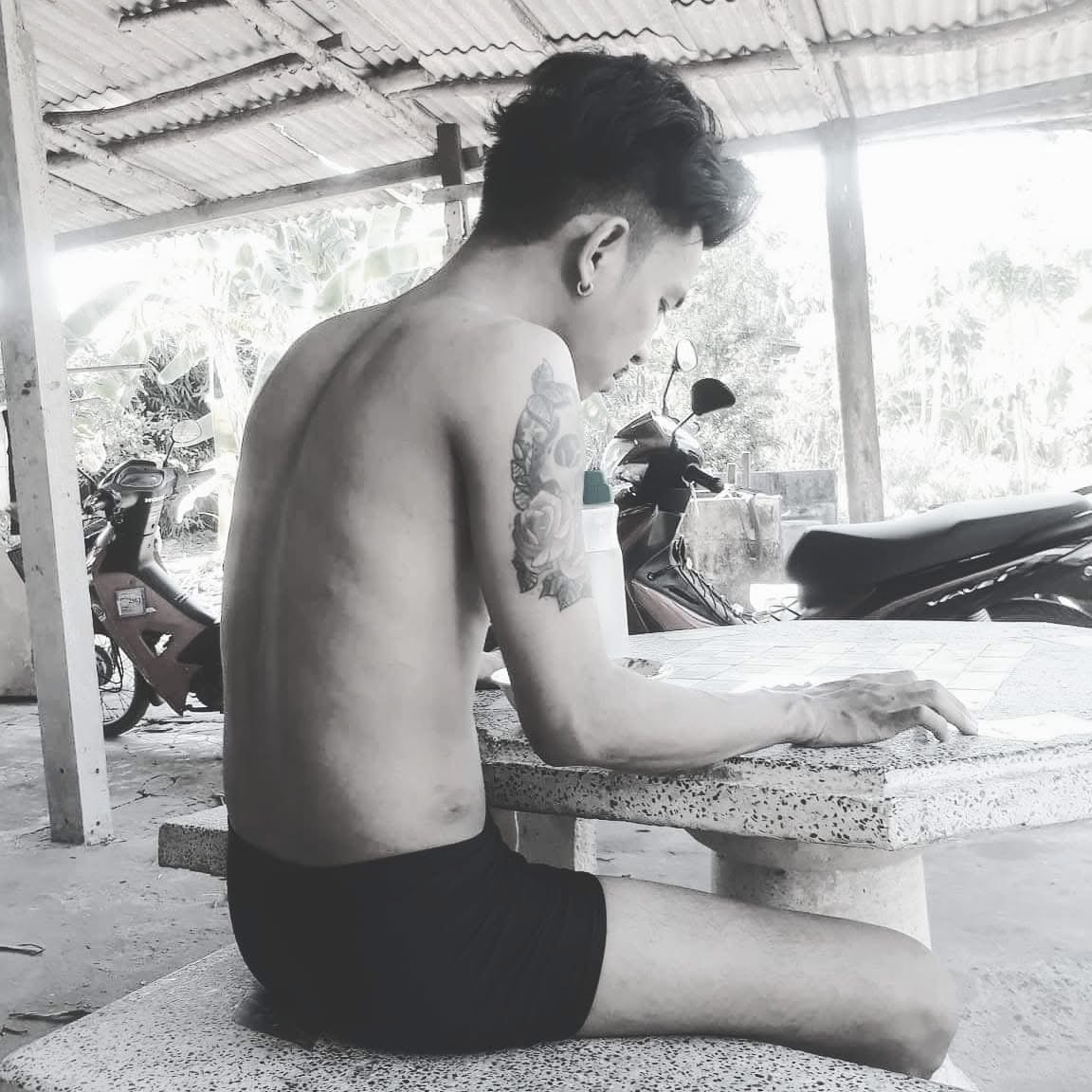 บักจ่อย tweet media