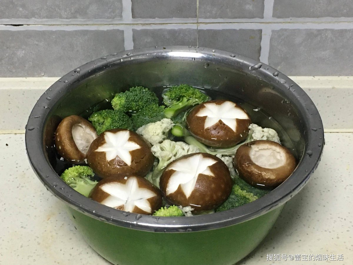 LavaultHerve's tweet image. "Fuel your fat loss with 300-calorie grilled chicken + quinoa + roasted veggies!  High protein, fiber, u0026 flavor—no crash, just steady energy. Prep ahead for busy days! #FatLossMeals #CleanEating"