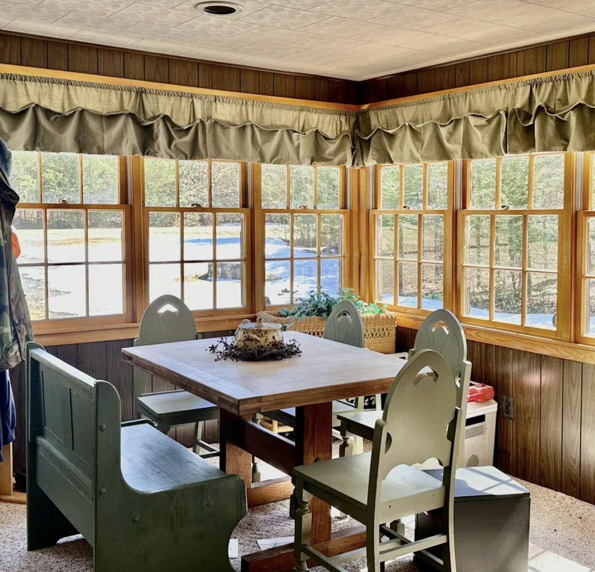 CountryLife717's tweet image. Charming, rustic and cozy, built 1970, #furnished #Maine #Cottage for sale with shed on 1.4 peaceful, quiet #acres.  countrylifedreams.com/c-1970-furnish…