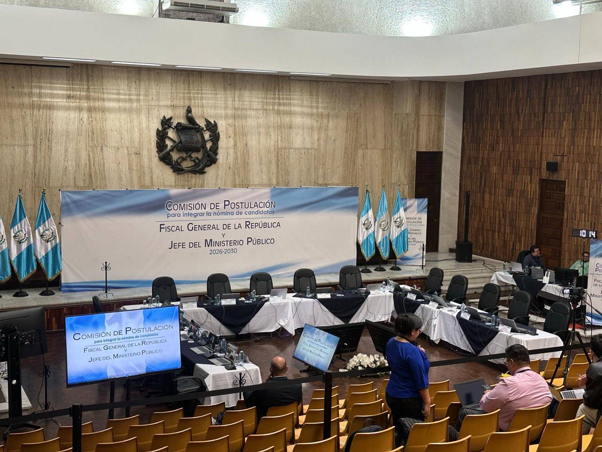 PrensaComunitar's tweet image. Comisión Postuladora del #MP se reúne tras orden de la CC

Pese a la convocatoria para las 10:00 horas, el pleno aún no ingresa a la sala de vistas de la CSJ. Se espera la reevaluación de aspirantes con carrera fiscal y una nueva votación para integrar la nómina final. 🗳️