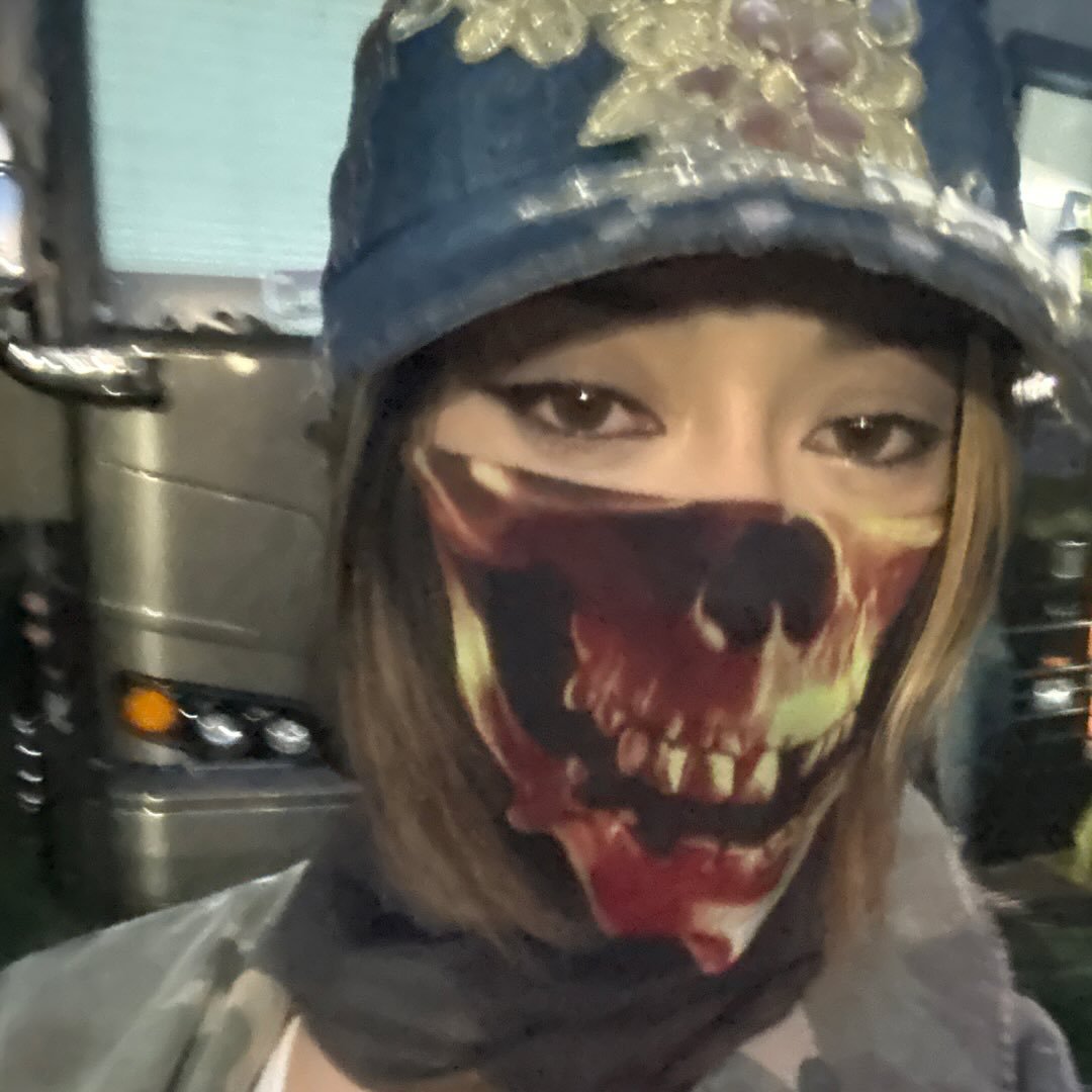 bru 𖤐 tweet media