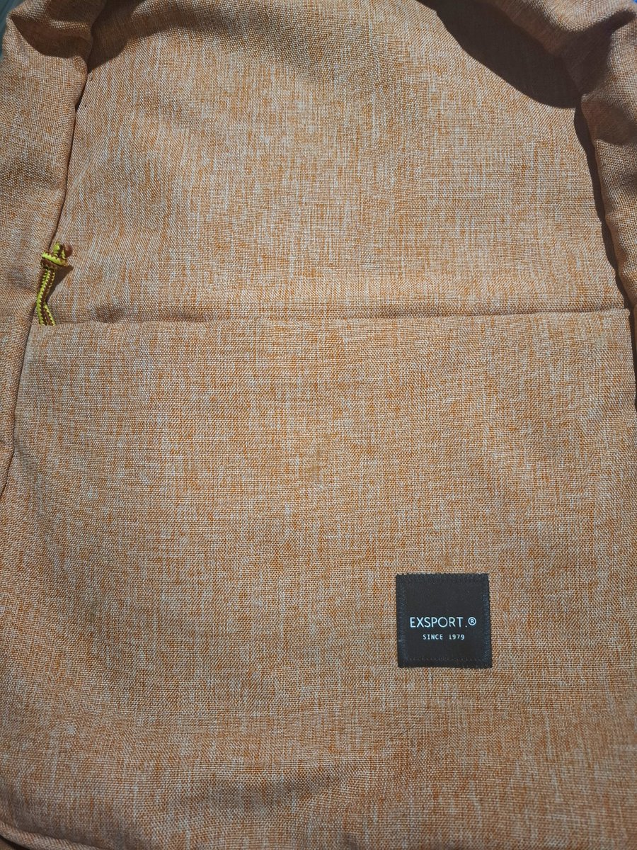 Aku dapet juara umum 1 dan juara 1 kelas tiap semester berturut-turut sampe kelas VIII SMP. 

Saat kelas IX, aku dapet juara umum 3 (turun) dan juara 1 kelas (tetep).

Hadiah juara umum 1: bebas SPP 6 bulan &amp; uang tunai 300k.
Hadiah juara umum 3: bebas SPP 1 bulan &amp; uang tunai