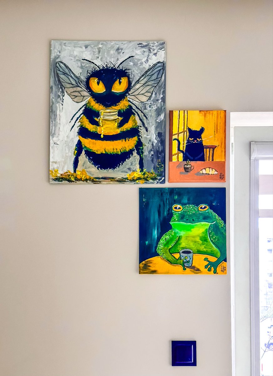 Zajabelaart's tweet image. Sztuka ścienna u najwierniejszego fana i krytyka 😘
#bee #honey #frog #cat #art #painting