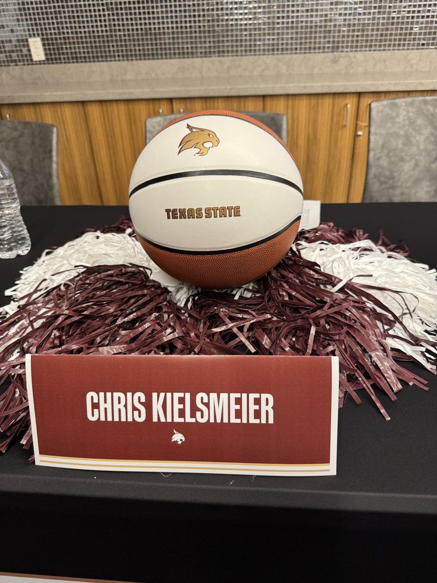 Keff_C's tweet photo. Welcome party for new #TXST WBB coach Chris Kielsmeier: https://t.co/uB6VbNyom9