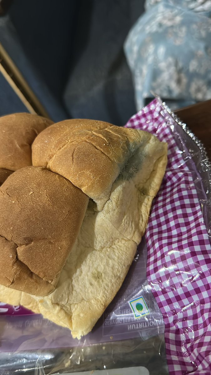 Rishija25070484's tweet image. Just ordered English oven zero maida pav from #blinkit #zomato Order no. #ORD035505233852 and got all three of them expired with fungus on them. How can we trust this company, if they are selling the expired products.  @letsblinkit @deepigoyal @aajtak @ZeeNews @prahladspatel