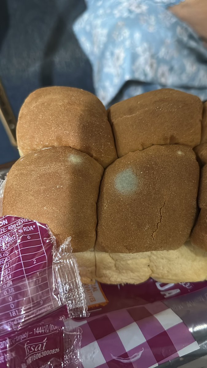 Rishija25070484's tweet image. Just ordered English oven zero maida pav from #blinkit #zomato Order no. #ORD035505233852 and got all three of them expired with fungus on them. How can we trust this company, if they are selling the expired products.  @letsblinkit @deepigoyal @aajtak @ZeeNews @prahladspatel