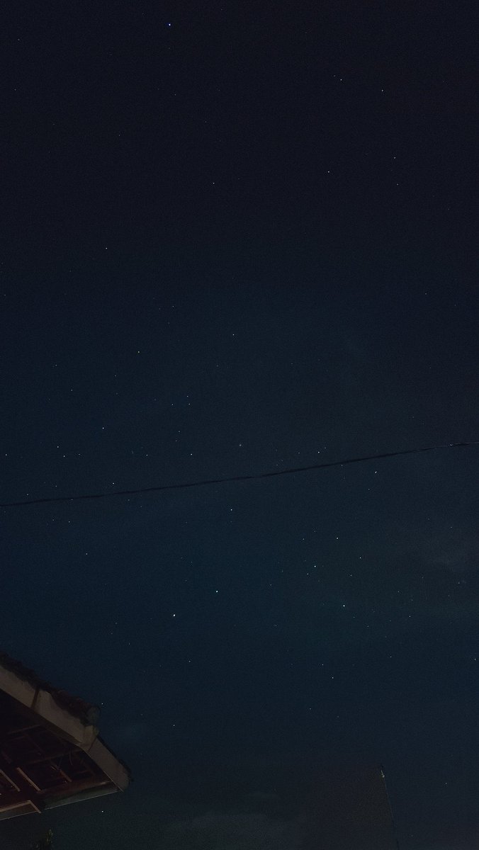 _ursamnr's tweet photo. Iseng tanya ke ai buat cari tau rasi bintang hasil jepretan barusan, dari 4 ai cuma 1 yang punya jawaban pasti dan benar https://t.co/8JqBUA4BRM