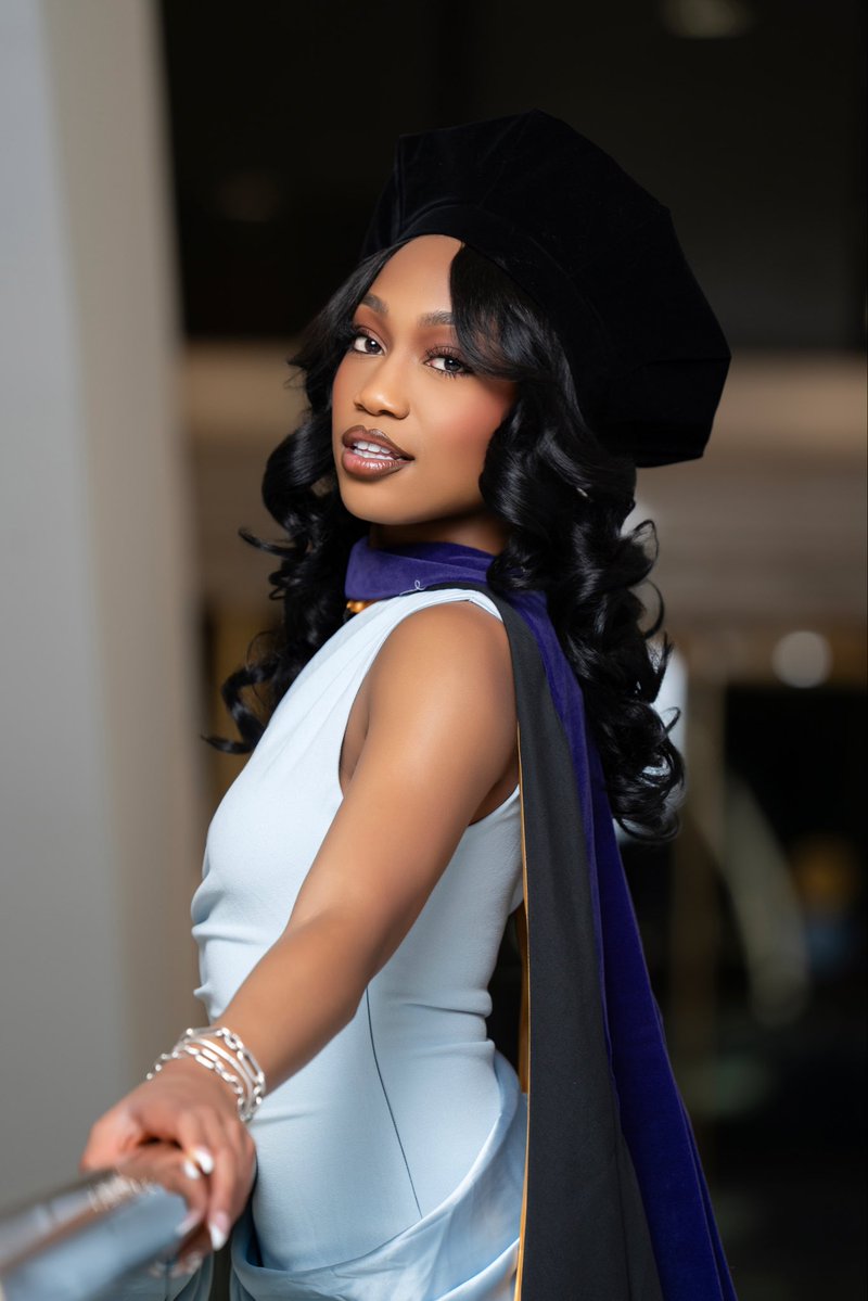 shainacarelle tweet media