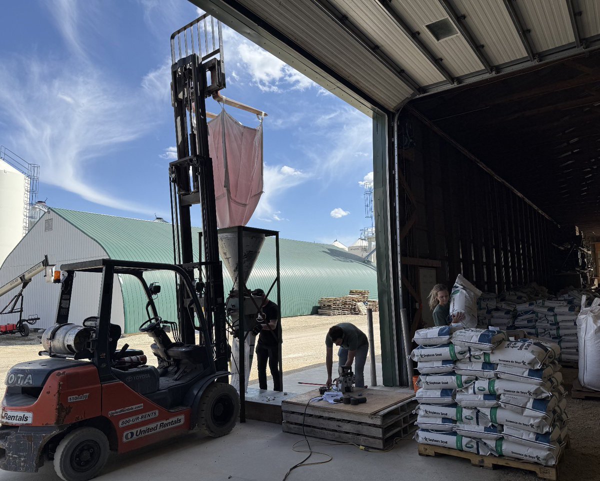 NK_Prairies's tweet photo. Trial season is just around the corner! Our team at NK has been hard at work packaging plot seed and getting everything ready to hit the ground for #Plant26. Excited to see what this season brings! 🌱 #NKSoybeans https://t.co/OeAa4wCGSC