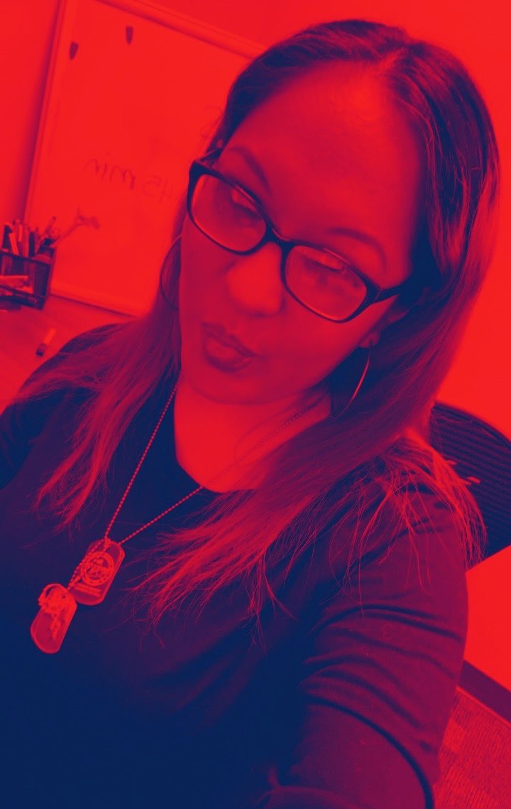 SiSiLee03's tweet image. it’s #REDFriday &amp;amp; #MyHeart is supposedly starting back at work today, but we aren’t talking rn so…
may the universe send my best regards 
#HappieFriday #FriYAY #RememberEveryoneDeployed