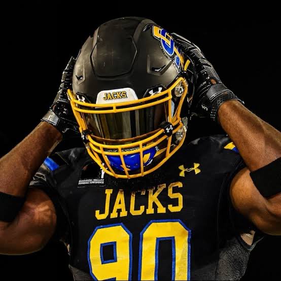 PatsRevolution's tweet photo. Shout out to @GoJacksFB It’s always a great day when FCS powerhouse SDSU comes to visit!!
Thank you for your interest in our kids and the Lincoln program!!
#GoJacks https://t.co/T0mbjW3teT