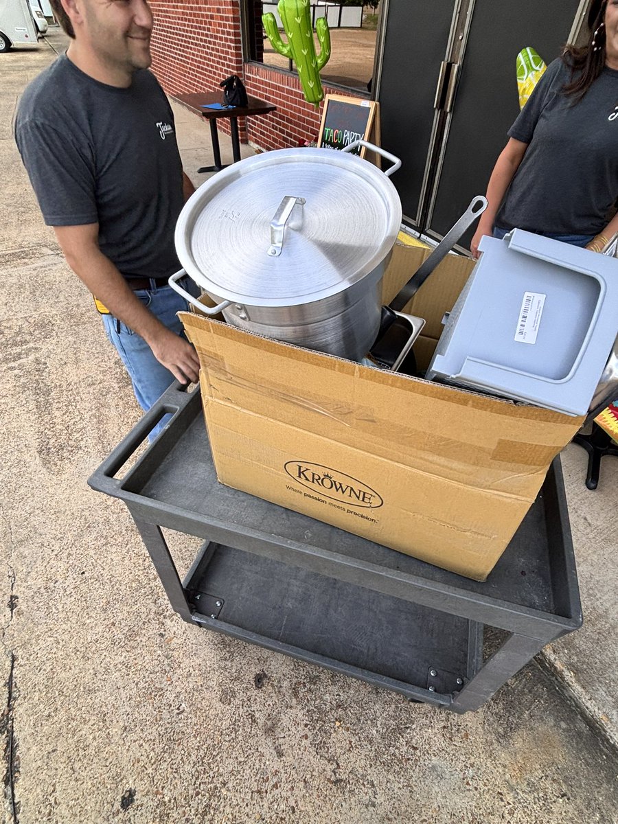 CareerTech_TPSD's tweet image. Shouting a Great BIG Thank you to Jackson Restaurant Supply for donating items to our Culinary Arts program. We APPRECIATE our community partners.💙💛 #culinary #stakeholders #tpsd