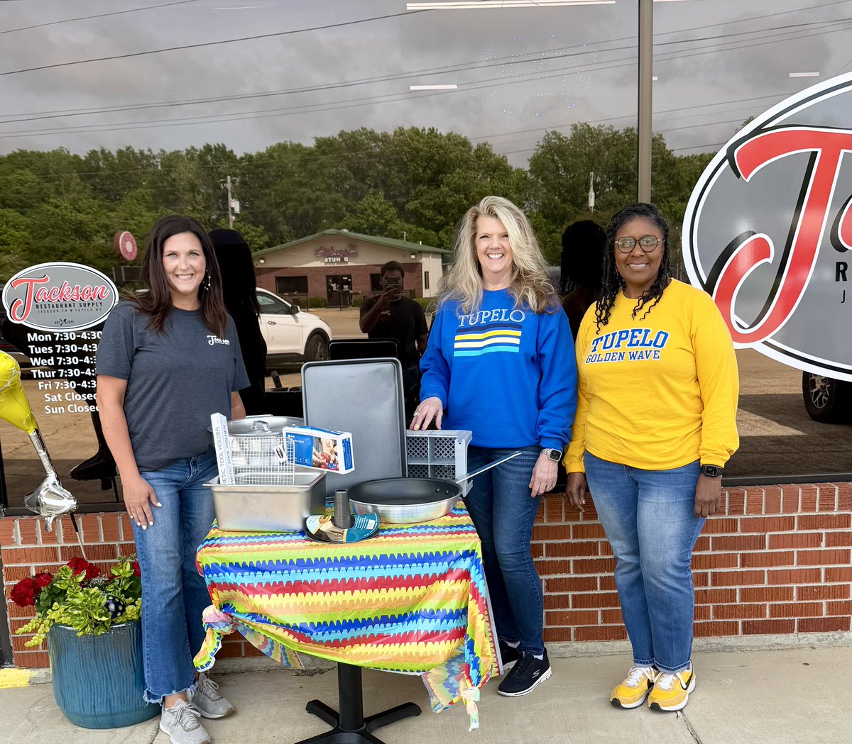 CareerTech_TPSD's tweet image. Shouting a Great BIG Thank you to Jackson Restaurant Supply for donating items to our Culinary Arts program. We APPRECIATE our community partners.💙💛 #culinary #stakeholders #tpsd