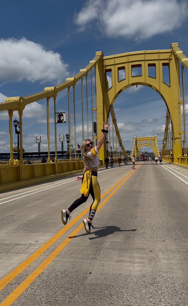 MetalHead_Gypsy's tweet photo. Day 1 of the NFL Draft in the Burghie could not have been more grand…what an experience 🤘🏼 @NFL @steelers https://t.co/aOlNhchJqR