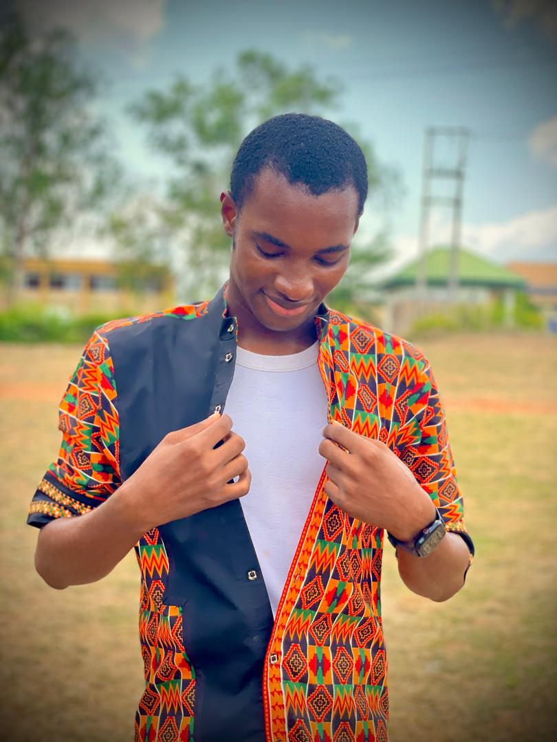DObisike's tweet photo. TGIF!!!!! 🥳🥳🥳 
Who go carry me commot from house like this😂😂 https://t.co/wtAi3tL90T