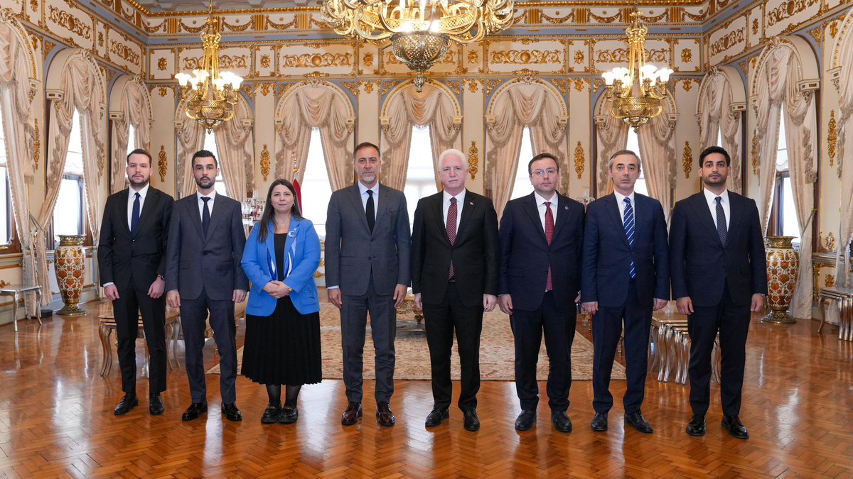 TC_istanbul's tweet image. Valimiz Davut Gül, Milliyetçi Hareket Partisi (MHP) İstanbul İl Başkanı Sayın Volkan Yılmaz ve il yönetim kurulu üyelerini kabul etti.

@gul_davut

📍İstanbul Valiliği