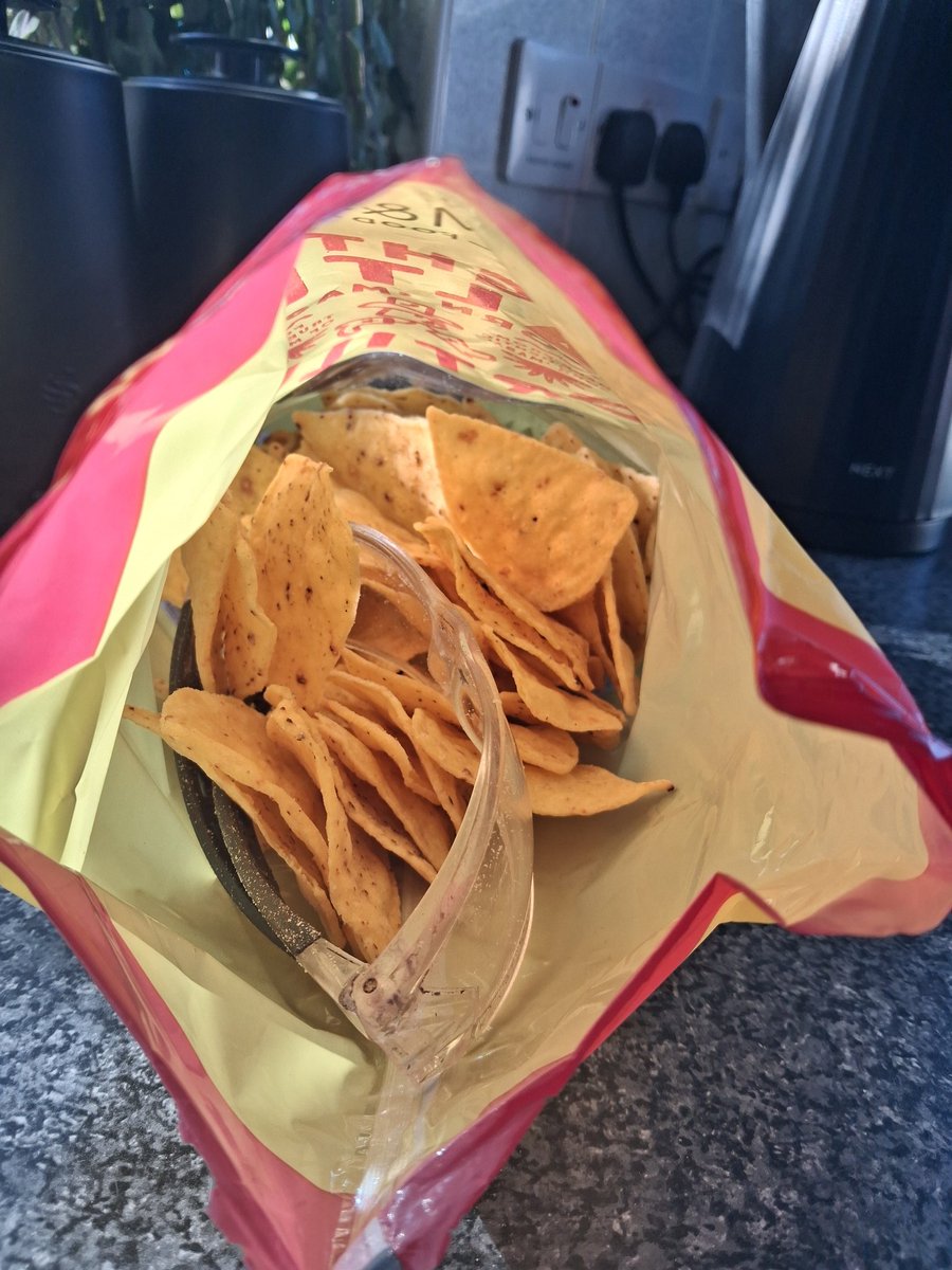 JoBeck75's tweet photo. @marksandspencer erm...didn't realise these were hazard level crisps. Safety first apparently 😳😂 https://t.co/LHgAR7n92S