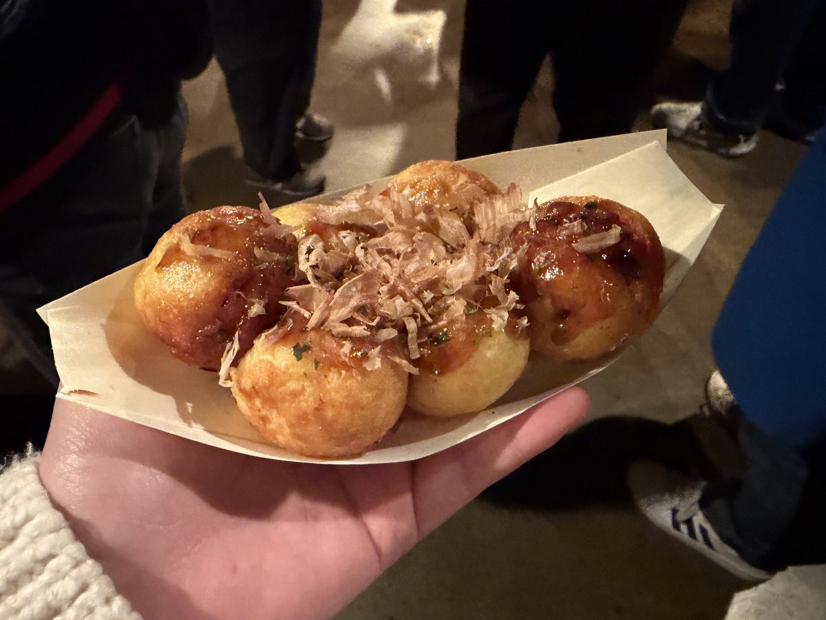 初めての群像ピカタワンマン楽しかったです🔥
かなり混んでる満員電車くらいの人がみんな盛り上がってキラキラした笑顔で眩しかったです！
曲も素敵で、とっても熱い日でした！！

あとたこ焼きも美味しかったです🌸

#群像ピカタ
#池袋Adm