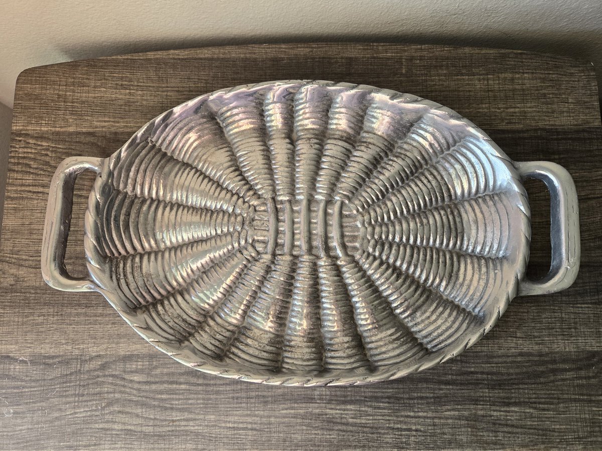 zees_pieces's tweet image. Vintage Heavy Sand Cast Aluminum Serving Tray 18" Sunburst MCM Brutalist 4lbs

ebay.us/m/mmVfjx

#brutalist #mcm #vintagekitchen #sandcastle #aluminum