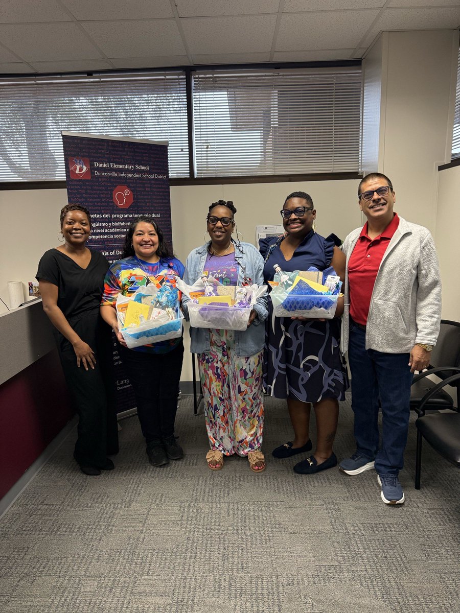 DanielElem_'s tweet photo. A big thank you to our Administrative Assistants, Mrs. Culpepper, Mrs. Franco and ms. Lengyon for helping our campus run smoothly. https://t.co/QKDEExRDhn