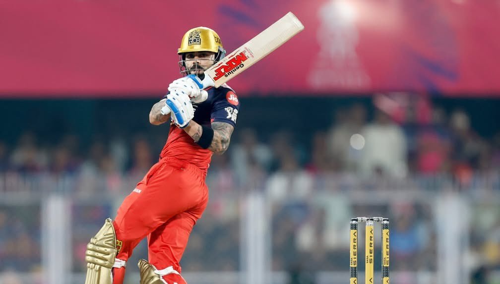 #RCBvsGT Virat Kohli 33 (20) — 5 fours, absolutely flowing! 🫡

Devdutt Padikkal 21 (12) — 1 four, 2 sixes, holding firm.

136 needed off 78 balls. RRR: 10.46 🚨

#RCBvsGT | #GTvsRCB | #IPL2026