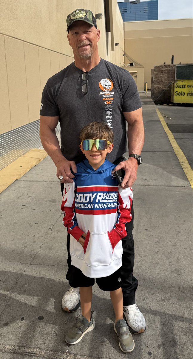 RonDeSantis's tweet image. A Florida ‘Nole meets a Texas rattlesnake.