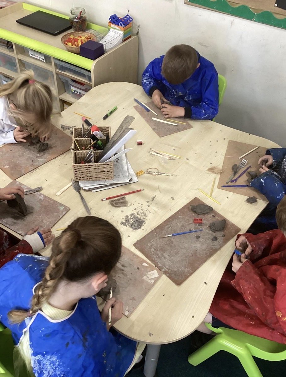 sissinghurstVA's tweet image. Exploring clay to make different marks using my hands and tools. Each child made their own model, some houses, penguins and tiles. @kapowprimary