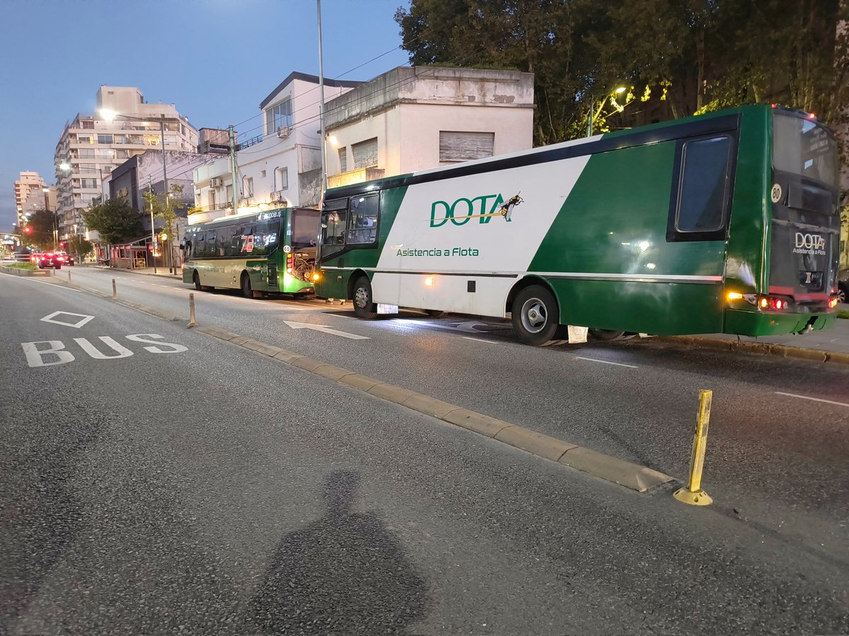 #ElQuedadoDelDia Unidad de la línea 78 siendo auxiliada en Avenida San Martín y Concordia.. <a href="/CiudadDeBondis/">Ciudad de Bondis</a>