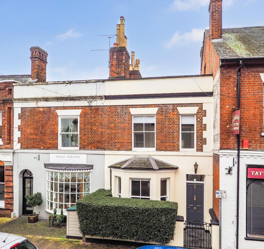 PearsonsEA's tweet image. ✨ For Sale | Winchester ✨
Deceptively spacious Victorian home in the heart of the City. Fully refurbished throughout. 3/4 beds, 3 baths, a great garden + a roof terrace. One of the largest plots in the street.

🔗 pearsons.com/properties/par…

📞 Pearsons #Winchester 01962 853344