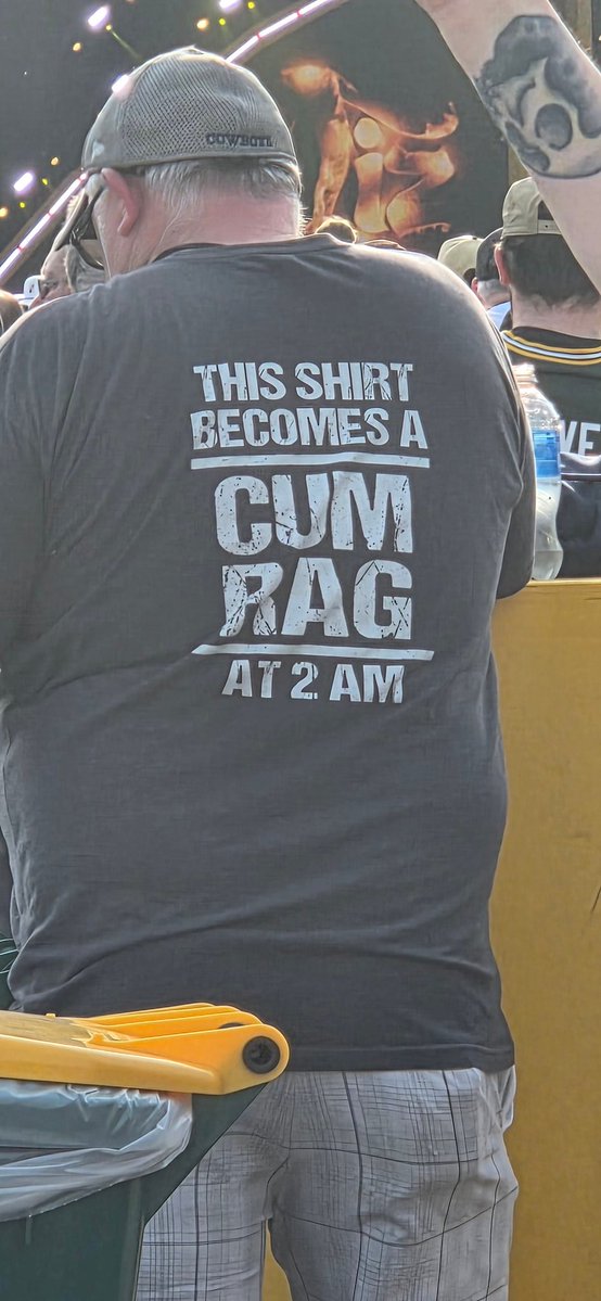 UrinatingTree tweet media