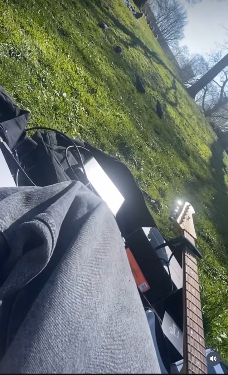 gxminithrx's tweet photo. Mood🎸☘️☘️ https://t.co/ISEURX5NHt