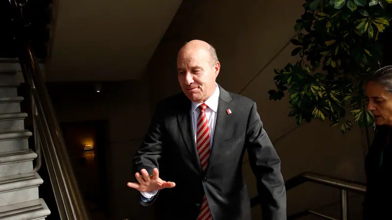 ⚡️| Quiroz saca la "motosierra": hacienda instruye grandes recortes para el presupuesto 2027 entre los que se encuentran la alimentación escolar, programa PACE, reintegración escolar, programas de prevención del suicidio, control del niño sano en colegios etc.