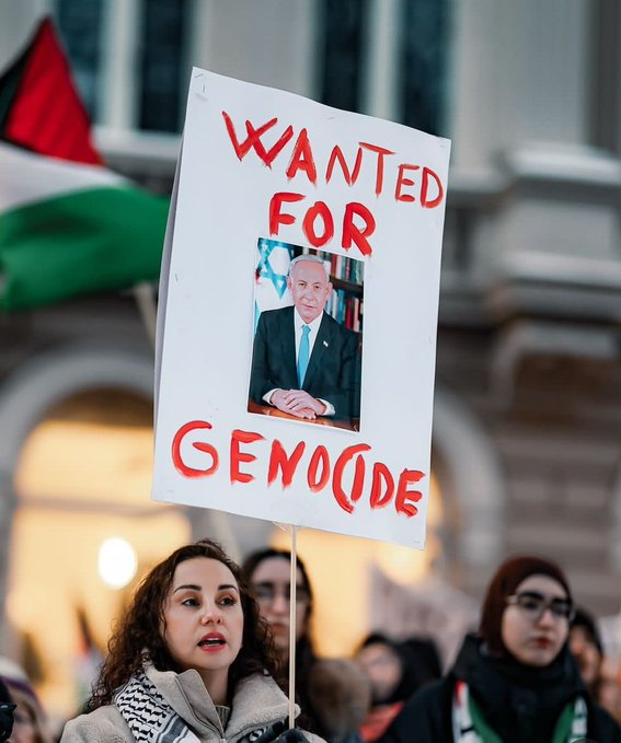 A war criminal must be in prison!