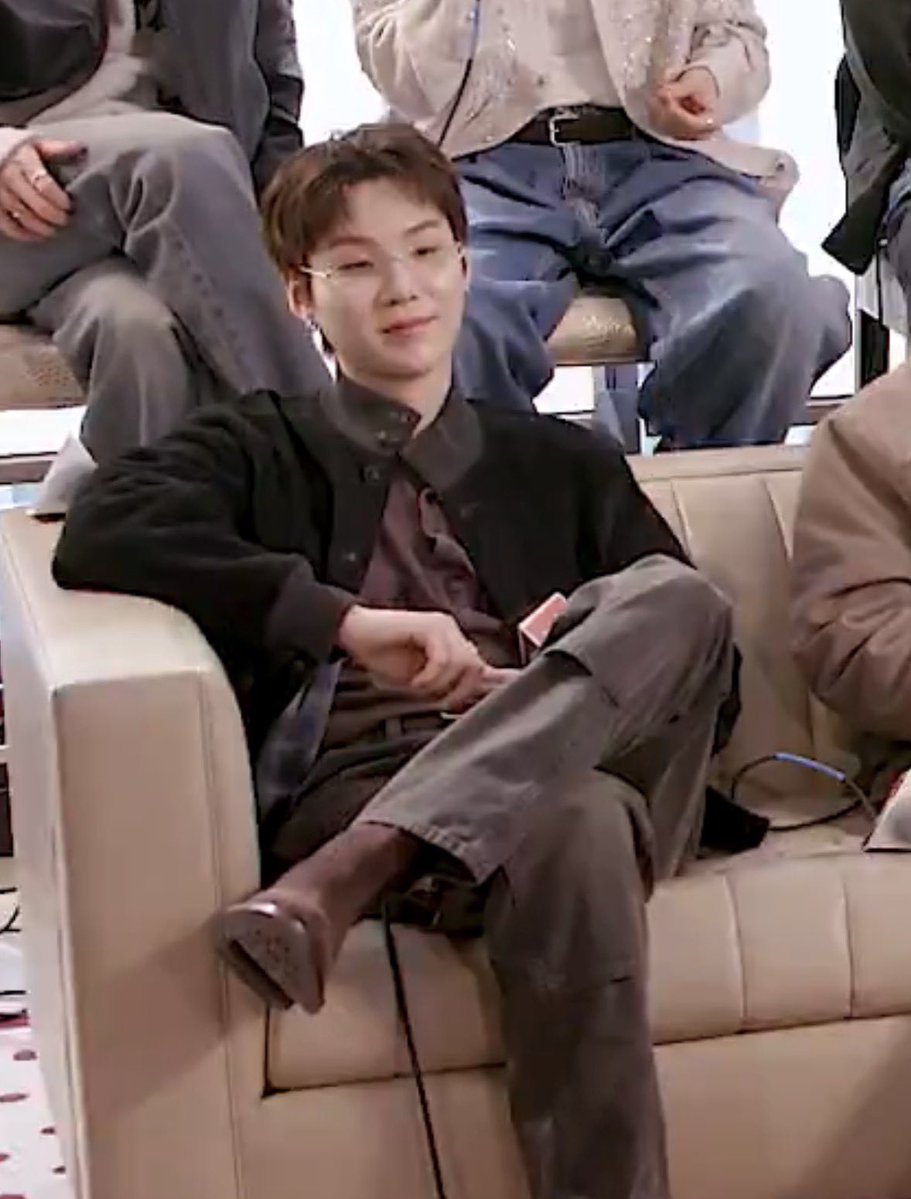 shout out to yoongi hyung's cat tweet media