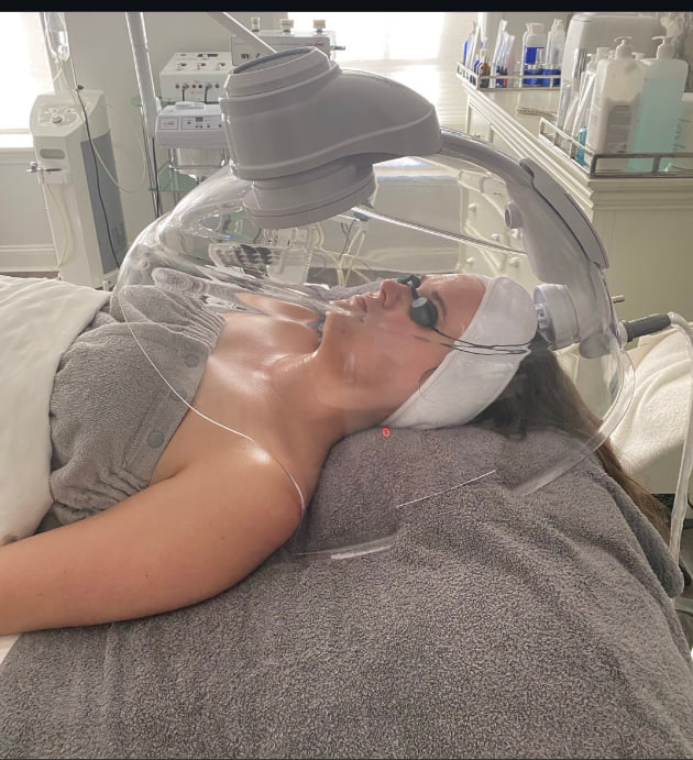vanessawv118's tweet photo. Experience the future of glowing skin with the Oxygen Astrodome https://t.co/ErKzUOz4kZ