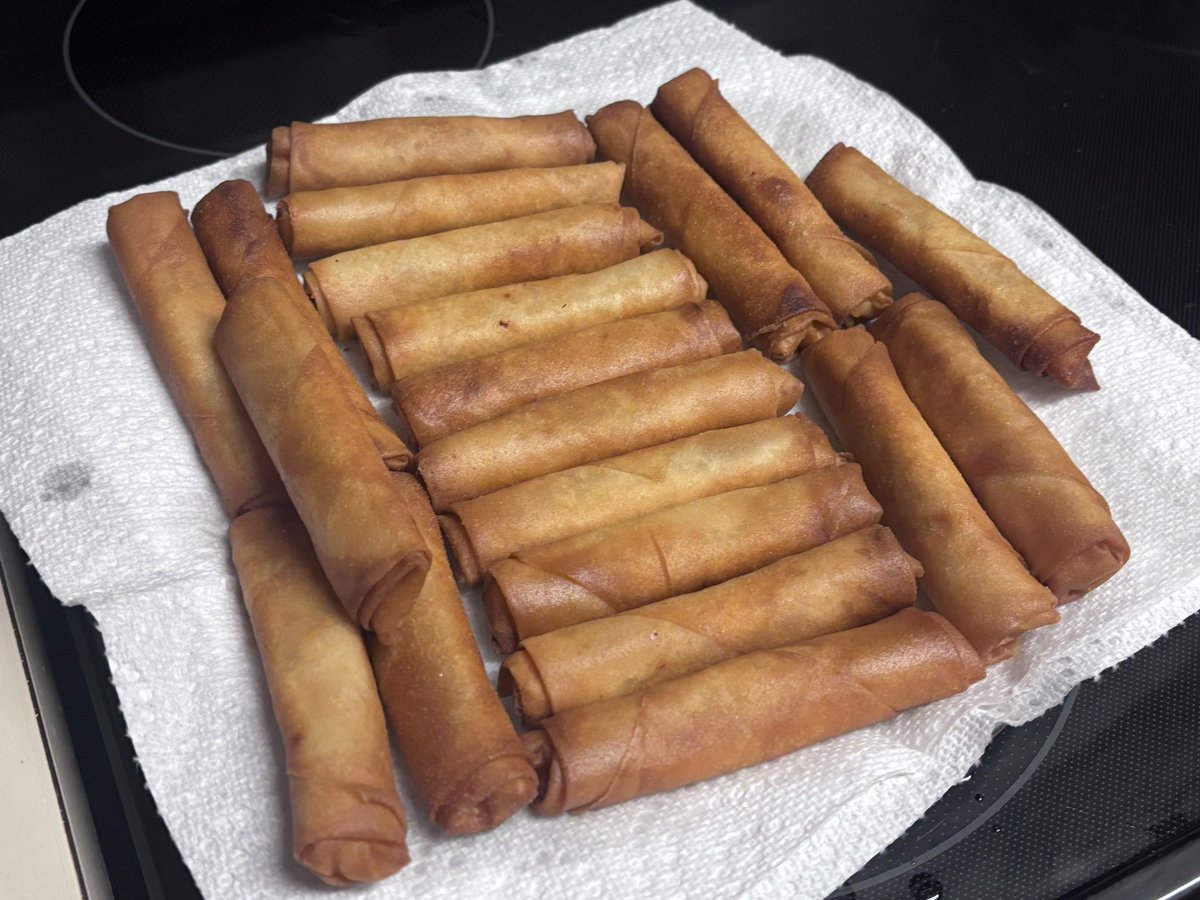 skynyster tweet media