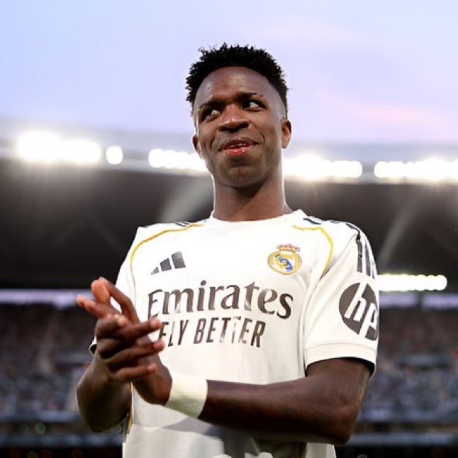 Pela 5º temporada seguida, Vinícius Júnior chegou a marca de pelo menos 20 GOLS e 10 ASSISTÊNCIAS por clube e seleção.

21/22 — 26 ⚽️ | 17 🅰️
22/23 — 22 ⚽️ | 21 🅰️
23/24 — 26 ⚽️ | 10 🅰️
24/25 — 25 ⚽️ | 18 🅰️
25/26 — 20 ⚽️ | 12 🅰️ 

💫🇧🇷