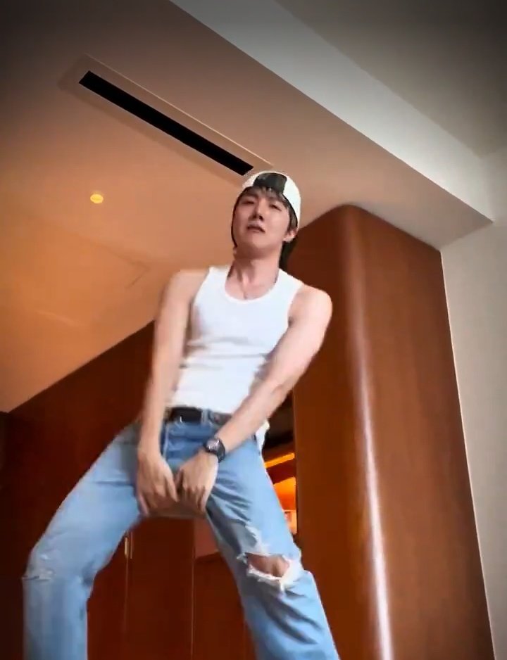 anny⁷៹ tweet media